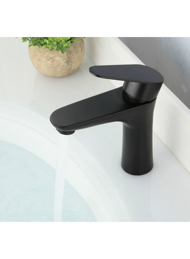 خلاط مغسلة حمام ساخن و بارد مصنوع من سبائك الزنك مضاد للصدأ اللون أسود مع خراطيم مياه مقاس ٦٠سم - Image 2